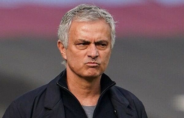 Huấn luyện viên Mourinho đối mặt nguy cơ sa thải